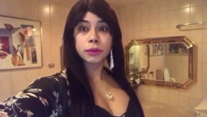 Tgirl Yaritza Vega: Dark hair style