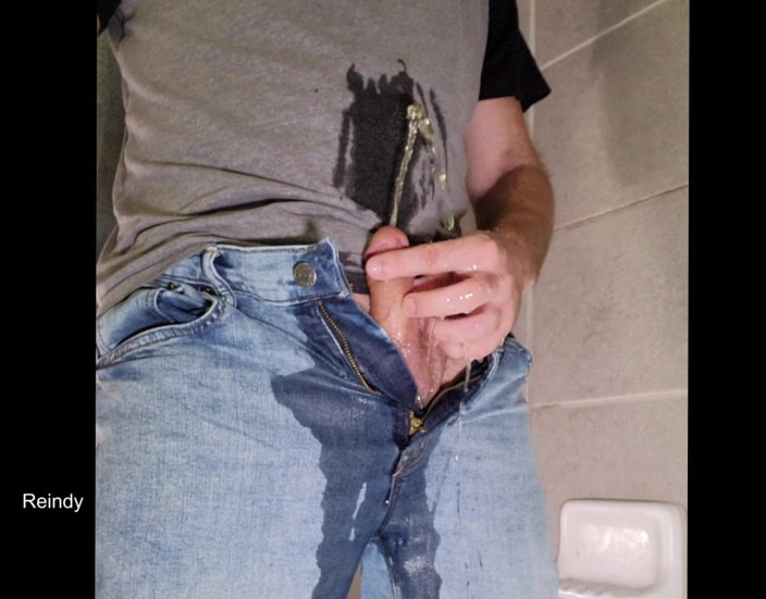 Reindy Andy: मेरी जींस गीला करना, मेरे पेशाब के साथ खेलना, और जोर से वीर्य निकालना