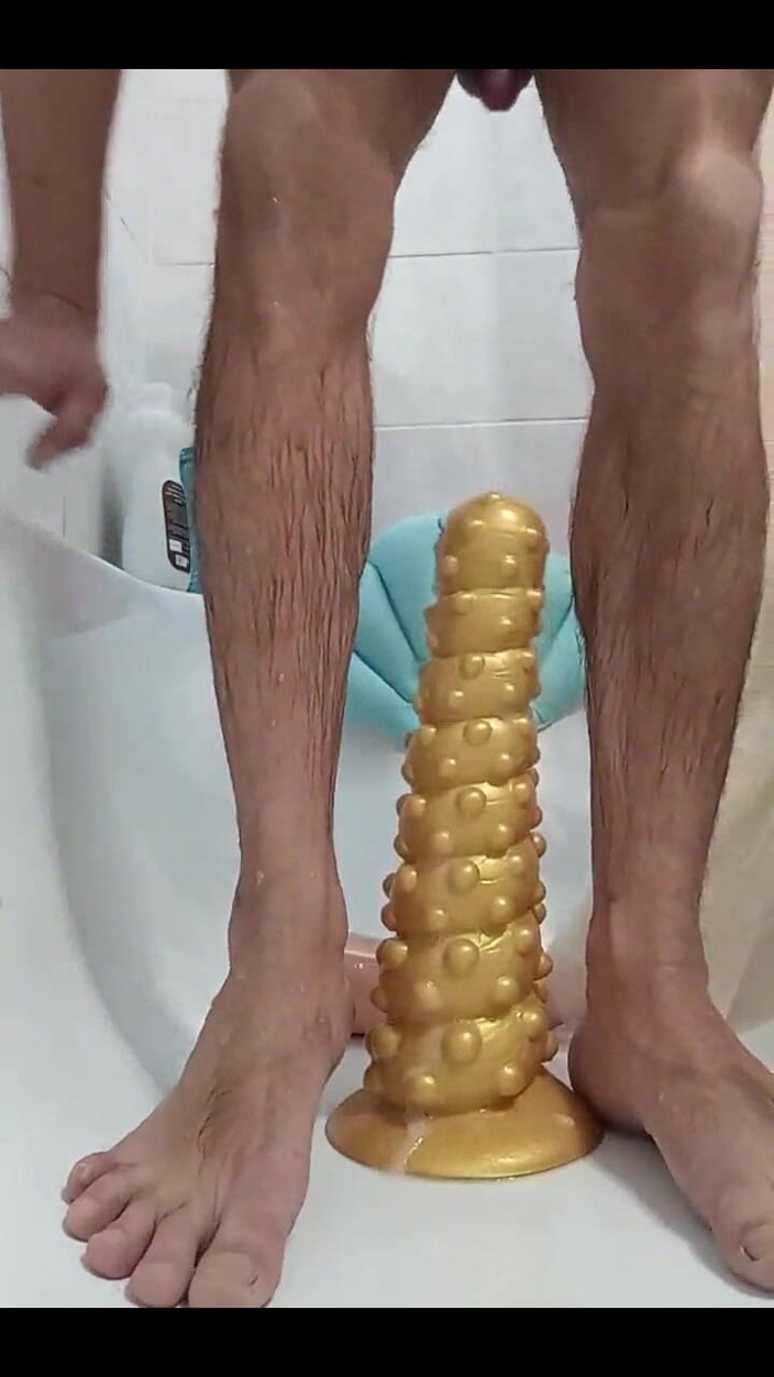 MaxonFF: Ik heb een nieuwe enorme dildo gekocht. Die vorm vind...