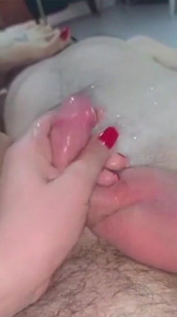 Il tuo sogno mi ha fatto mettere i piedi sulla tua bocca, e io ho messo il tuo pene in mano e ha fatto uscire il tuo latte