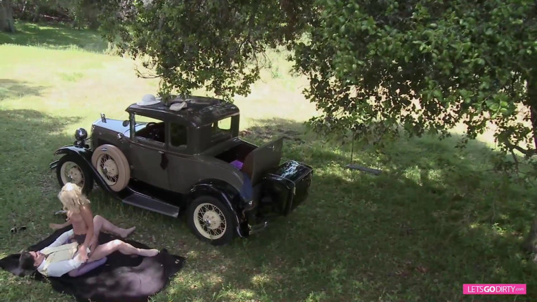 Onlyvids: Perfect woman on a picnic