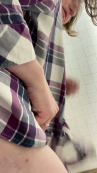 Wenn Ein Unschuldiges Pinkeln in Öffentlichen Toiletten Zu Einem Frechen Squirting-wichsen Wird