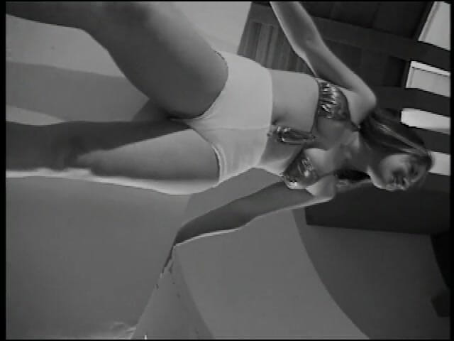 Lethal Babes: vah bahut kaamuk hai vah bistar par bhi nahin ja...