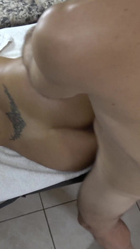 Vreemdeling neukt mijn sexy milf-vrouw hard! - Massage - kontgeklap - echt orgasme!
