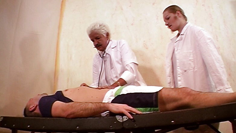 Alfacontent: Дві збуджені і гарні кралі люблять ділитися жорстким членом