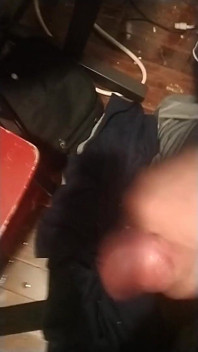 인종 간 포르노에 내 작은 페니스 쓰다듬고 너무 빨리 사정