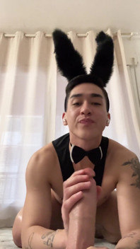 Coniglietta Orecchie Culo Effeminato Su Enorme Dildo