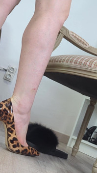 Leopard Stilettos (cerita lengkap) tanda tangan, permainan sepatu, shoejob & crot di sepatu hak tinggi - dame olga 4k (728c)