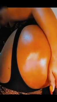 Milfka zející anál miluje sání a jízdu na péru