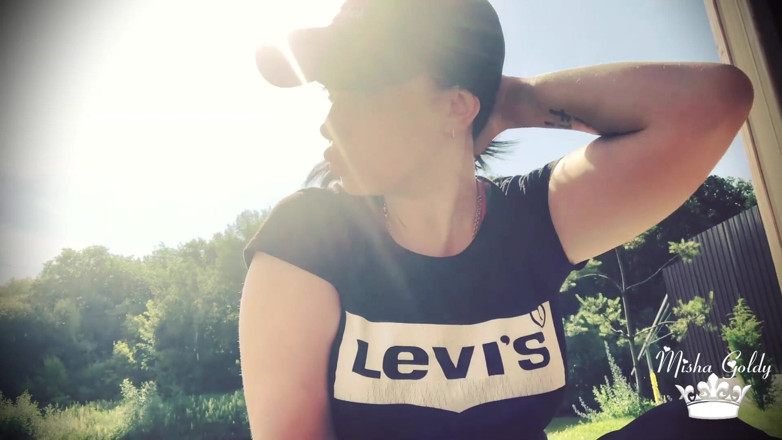 Goddess Misha Goldy: Cara de pata ao ar livre, tornando meus lábios muito...