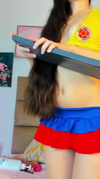 Můj Lahodný Zadek V Červené Sukni