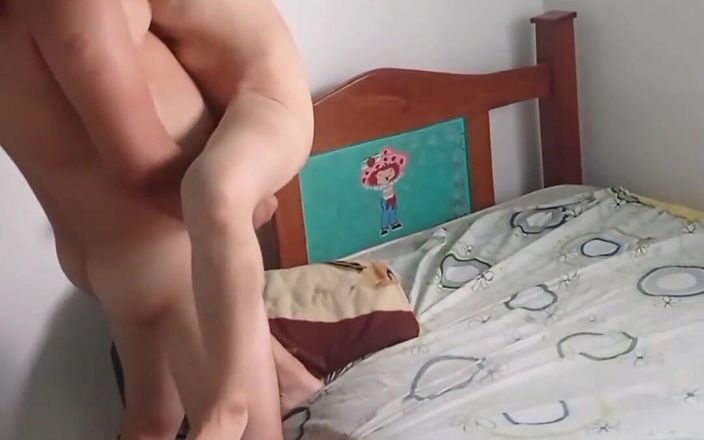 Mr_jhovin: Vecina mea căsătorită fuge de soțul ei ca să o...