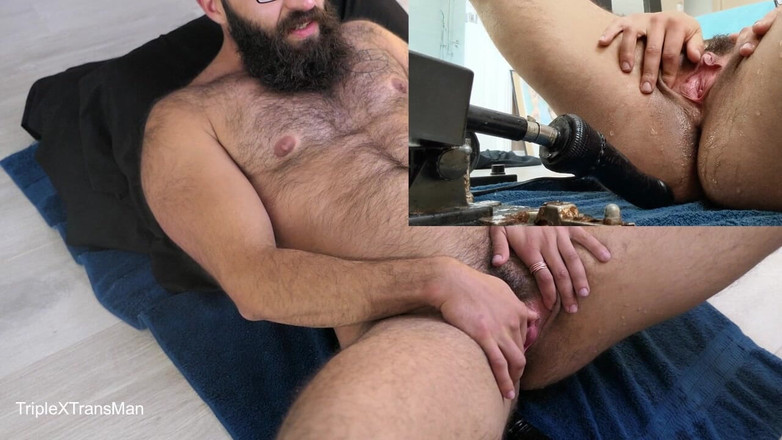 TripleXTransMan: Cewek sange ini muncrat di mesin seks!