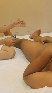 Kombinasi pijat jari, misionaris, dan minyak