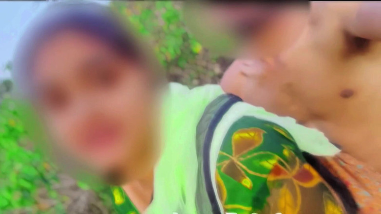 Your_aisha: デシ村の無垢な少女がジャングルで初めてセックスされる、彼女のきつい膣XXX動画