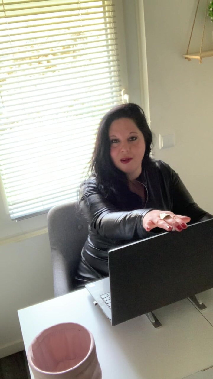 Maitresse Clara: 召见克拉拉夫人办公室