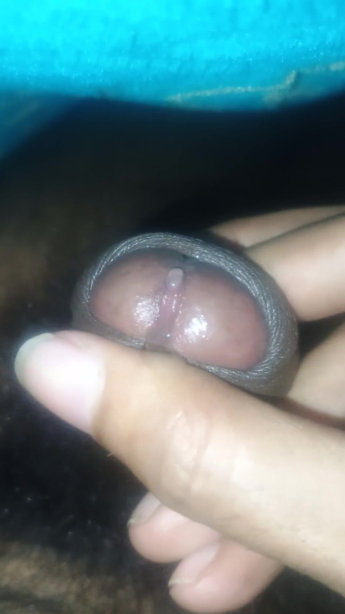 Hot_bobby: Mi sexy chica Monika sacudió mi polla y la chupó...
