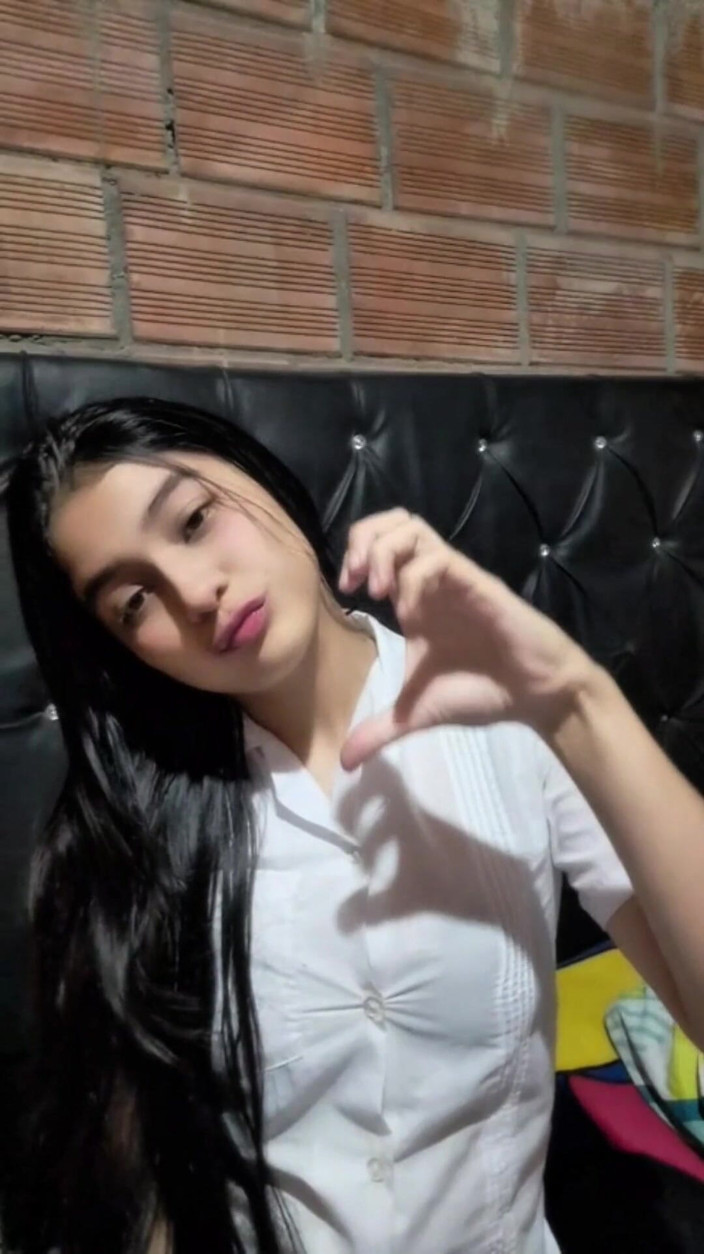 Yulieth Gomez: Macecha má divoký creampie třese ložnicí
