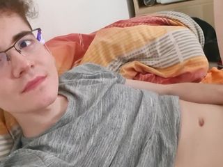 Prettyboi2000x: 내 구멍에 큰 자지를 쑤셔 넣는 걸 좋아해!! 왜 그렇게 기분이 좋은가? 아래의 좋아하는 부분을 말해!