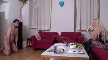 Femdom Austria: Hraní s banánem