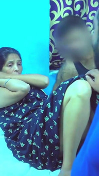 Sexy esposa marido y cuñado haciendo sexo en grupo con grandes tetas y coño apretado