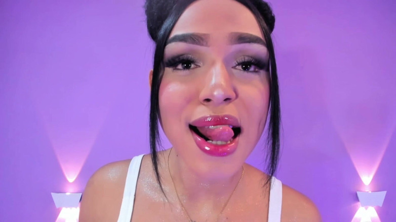 Brittany Gil: Sexy Juicy Lips