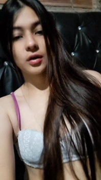 20-year-old Girl Masturbates