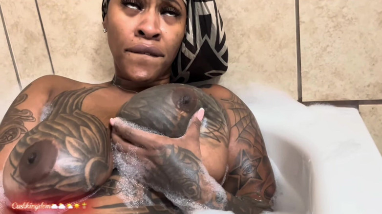 Onlyfanscushkingdom1: Cushkingdom presenteert Marrijanee solo-dildo-spel!