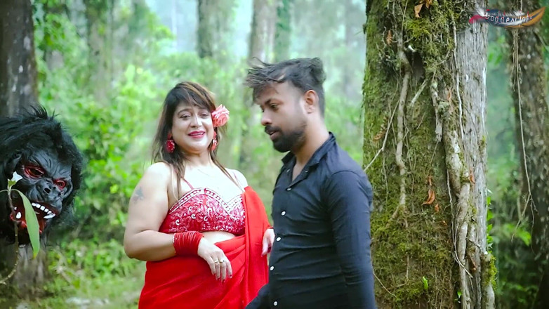 Desi Bold Movies: Vedendo la grande donna del latte, il leader dei fantasmi...