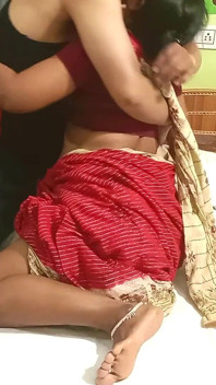 Meio-irmão hardcore sexo quente com indiana Meera Bhabhi enquanto dedilha buceta na cama