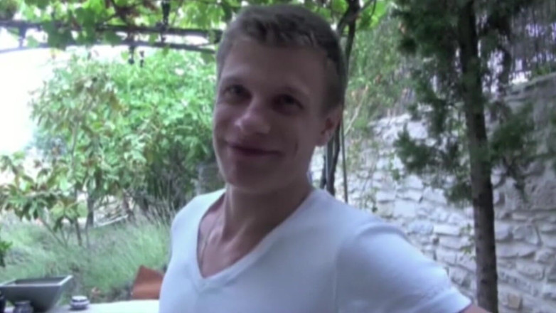 Crunch Boy: Julian Kido folosit de un băiat heterosexual curioasă