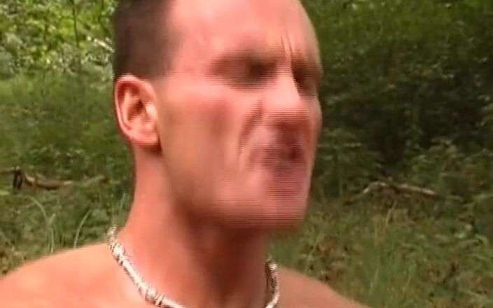 Hardcore German Club: La ragazza tedesca si è fatta scopare hardcore in questa sessione...