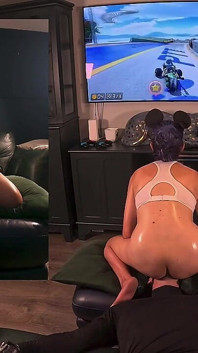 Dildo gag gamer flicka