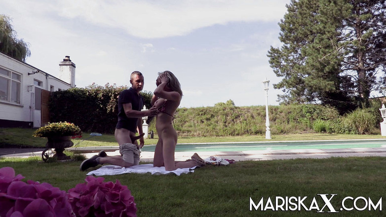 Mariska x: Mariskax milf(चोदने लायक मम्मी) Nikky Clarisse की पूल द्वारा गांड चुदाई