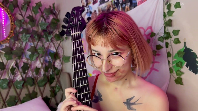 lanalovacutie: Fuck-my-guitar