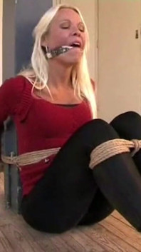 Natalie Pole- legată de Cleavegagged