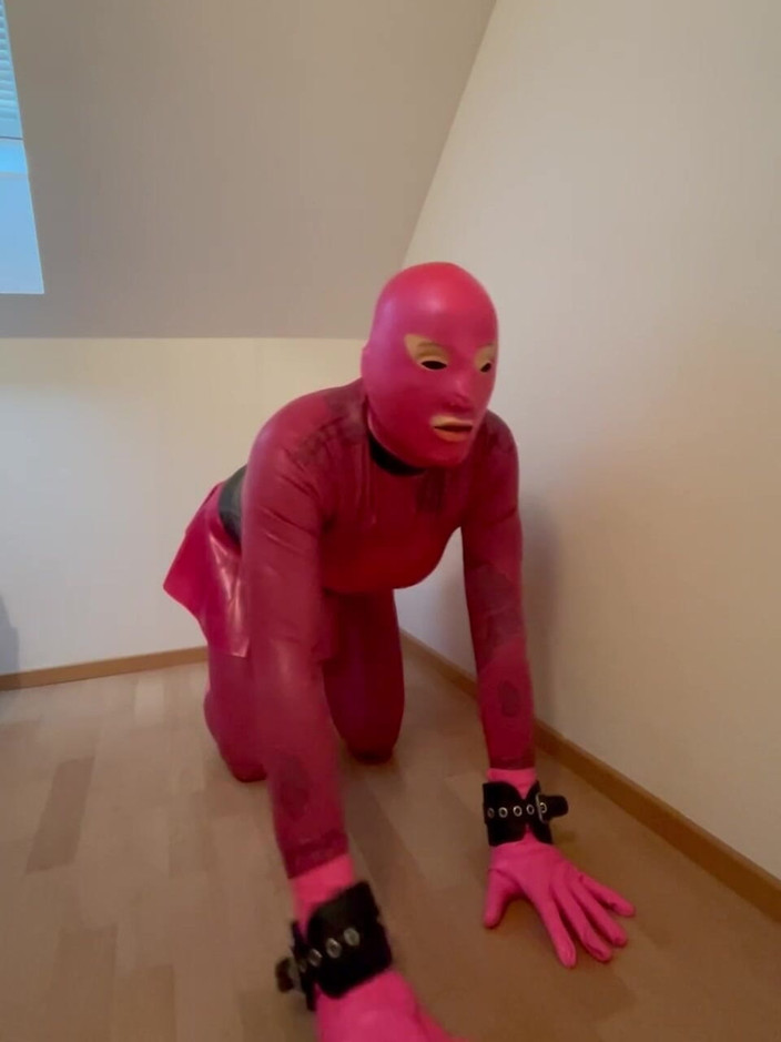 PervyLara: Muñeca de goma rosa mariquita esclava fullrubber tres capas de...