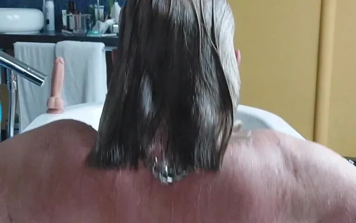 Slickhair69: Masturbating Head Under Water