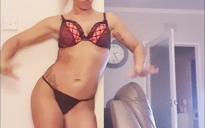 Mercedes Bendz: Blonde armature teasing the cameras
