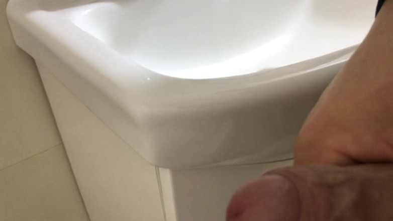 Auff: Cumshot in the bathroom
