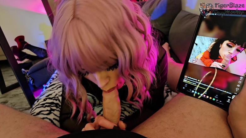 TigerBlazeFoxyMonkey: Она Надела Розовый Парик, Я Сделал Её Фотосессию, И Она Ответила Ледом И Позволила Себе Кончить На Лицо