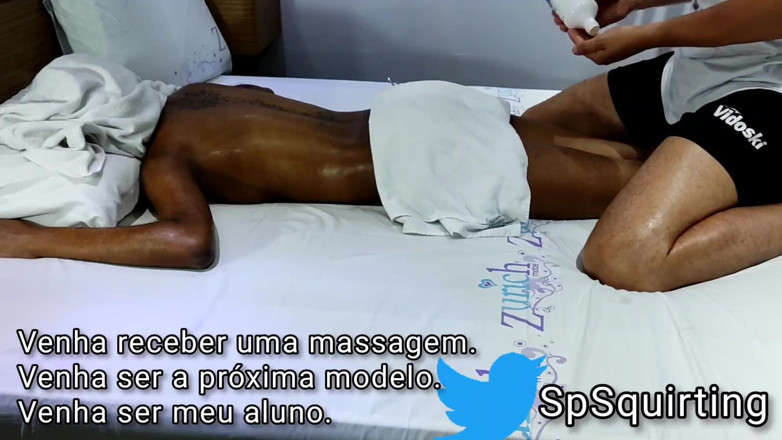 Squirting Sp: Masáž stříkání # 19 mladá žena, která dostává masáž, malá prsa