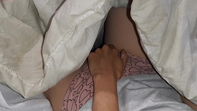 Lesbian-illusion: Пока наш учитель проверяет домашнее задание, моя подруга и я делаем грязные дела за ней