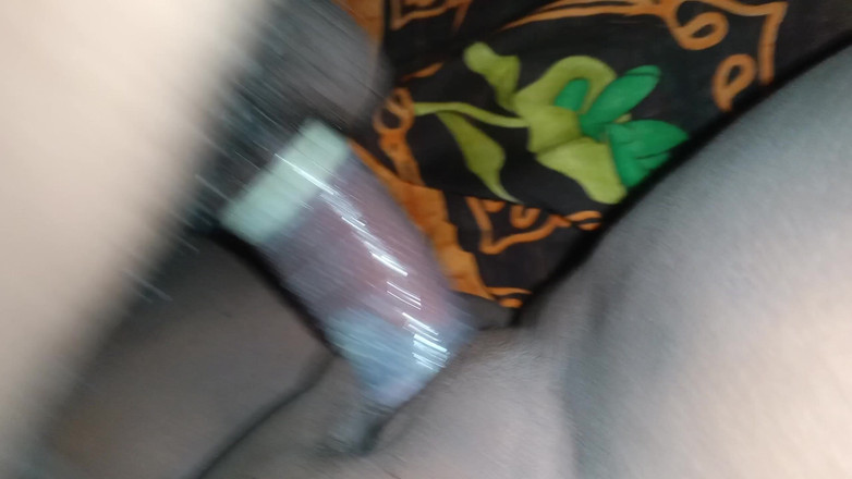 Riyadesi18: Mi ha visto da sola in casa e mi ha...