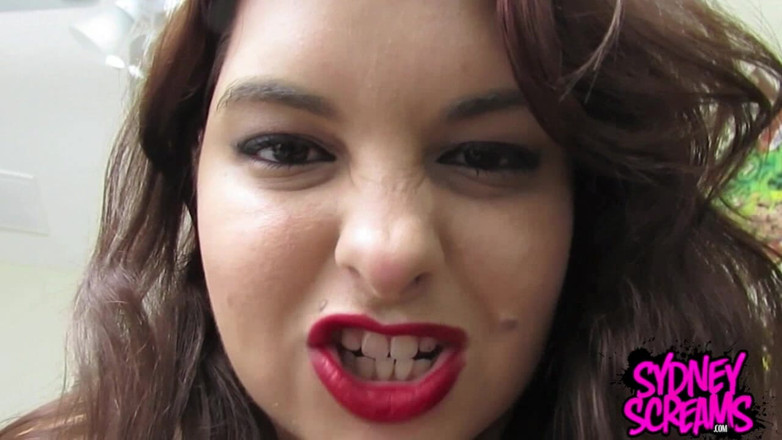 Sydney screams fetish: Un altro colpo di rossetto - 1280 HD wmv