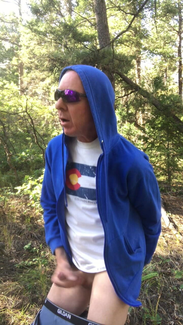 Adam Kaye: Adam Kaye Jacks off w górach