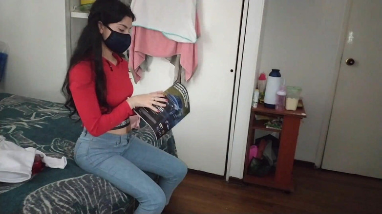 Jopy sex: 本物の素人セクシーなローラが自分で触っているところを見つかり、興奮してセックスすることを決めます。美しくセクシーな女性です。