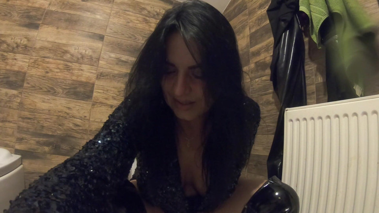 MilfyCalla: Smoking Pee Play in Shiny Outfit. Bathroom Fetish and Messy...