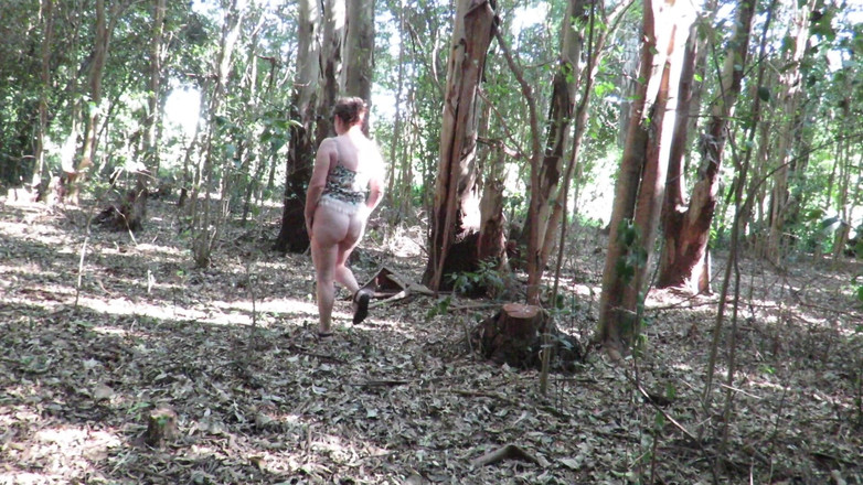 Milfcamsex: Patricia в лесу