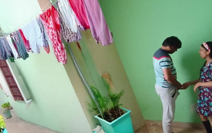 Parizadi: Eu fodi minha meia-irmã quando ela estava colocando a roupa...